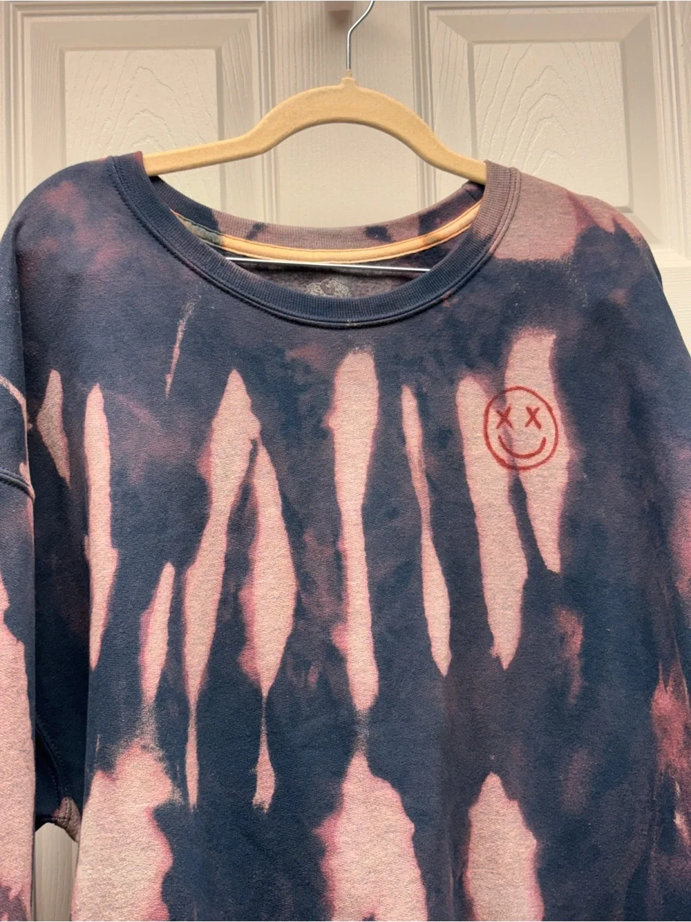 Fruit of the Loom Men’s XL Navy Pink Bleach Dye Graphic Sweatshirt